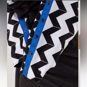 Lululemon Vinyasa Scarf *Luon Light
Arrow Chevron White Black / Black